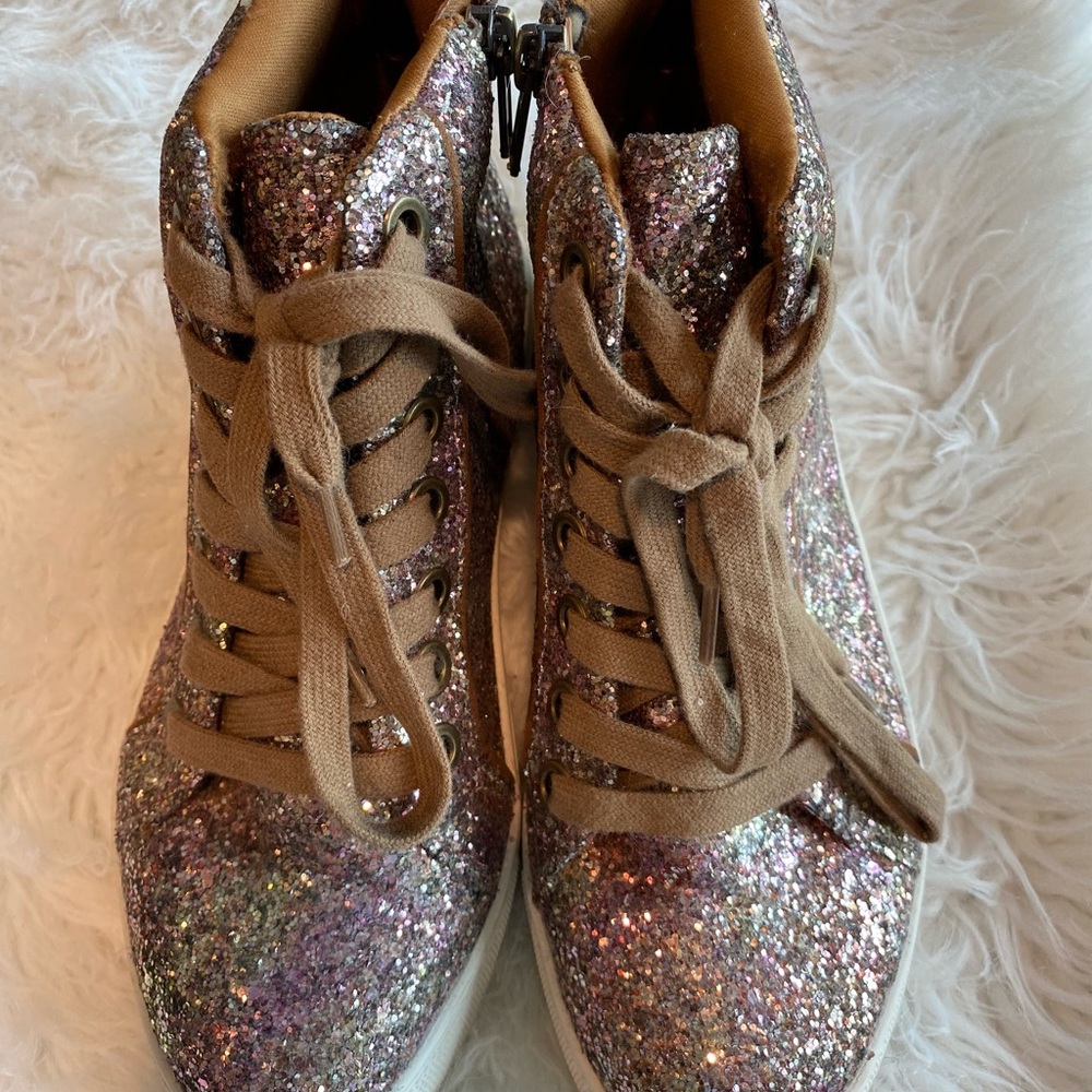 !Steve Madden bling ankle boots.